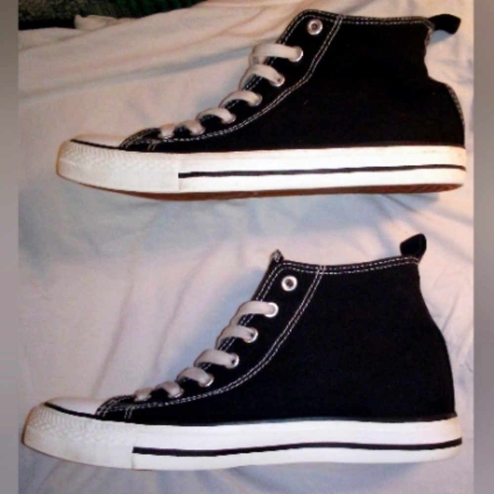 Black And White Women's High Top Canvas Shoes By Insekta Size 7.5